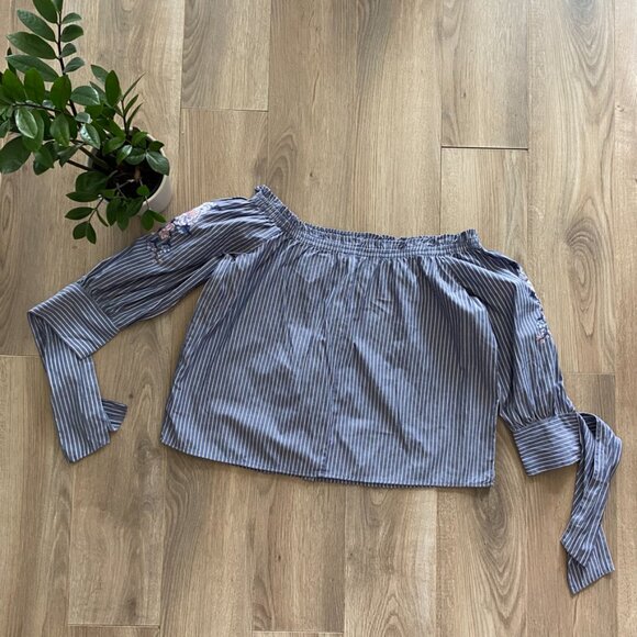 American Eagle Off-the-Shoulder Blue & White Striped Floral Blouse - Picture 10 of 11